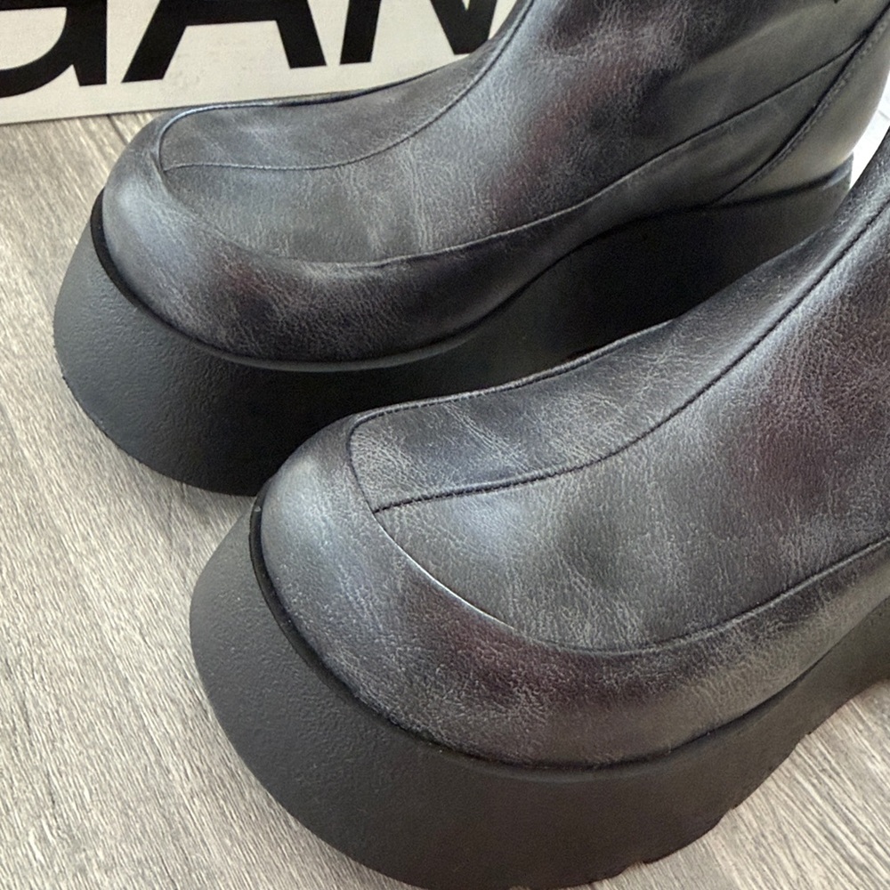 New in Box Size 39 Women’s Ganni
Kat Low Vintage Ankle Boots - Picture 15 of 17